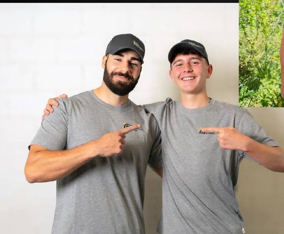 Zwei Mitarbeiter im Team
